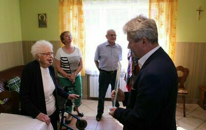 Zdjęcie do 101 lat ukończyła mieszkanka Szczytnik Pani Helena Ozdoba