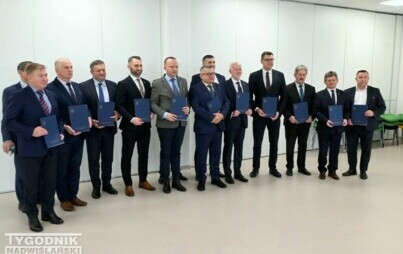 Zdjęcie do Gmina Dwikozy zawarła porozumienie dotyczące wsp&oacute;łpracy przy opracowaniu &bdquo;Planu Zr&oacute;wnoważonej Mobilności Miejskiej dla Miejskiego Obszaru Funkcjonalnego Czw&oacute;rmiasta 2034+&rdquo;