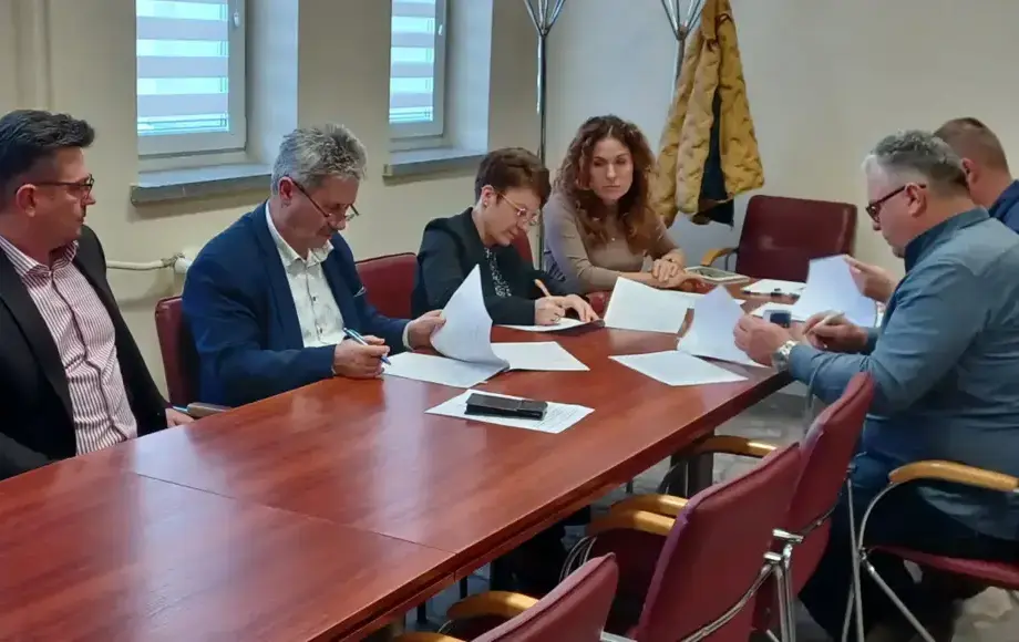 Podpisanie umów na realizację zadań w ramach usuwania skutków klęsk żywiołowych na terenie Gminy Dwikozy