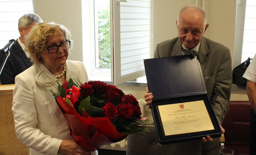 Zdjęcie do Dr Alicja Adamczak Honorową Obywatelką Gminy Dwikozy