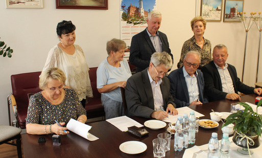 Zdjęcie do Podpisanie umowy na realizację zadania : Przebudowa infrastruktury dotyczącej odwodnienia części miejscowości Dwikozy tzw. Pasternik - etap 2 